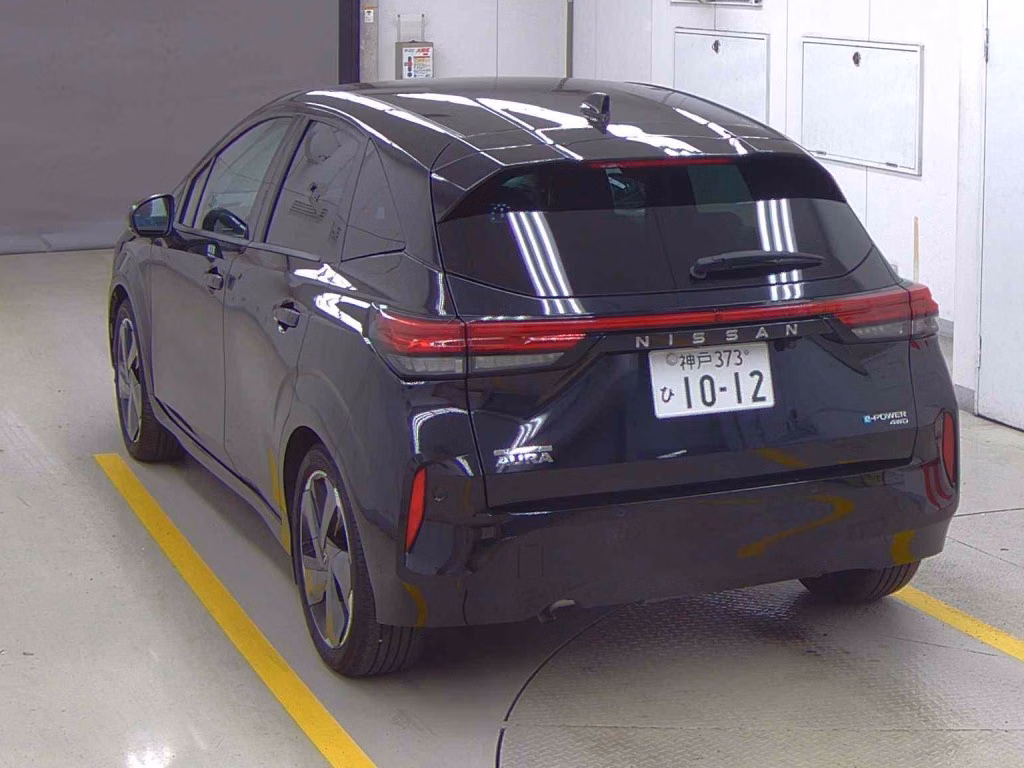 Nissan Aura
