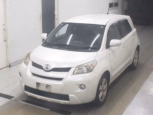 TOYOTA IST