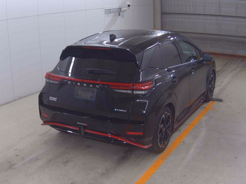 Nissan Aura