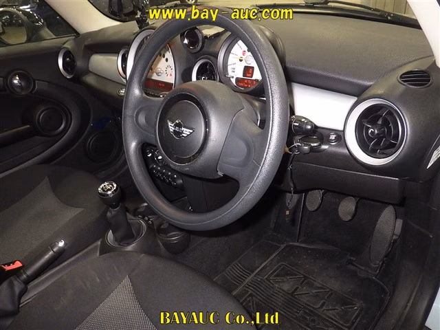 MINI HATCH