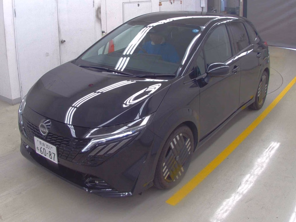Nissan Aura