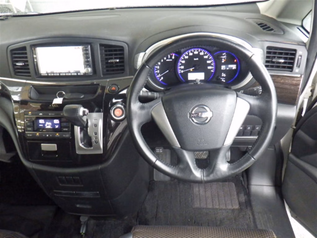 NISSAN ELGRAND