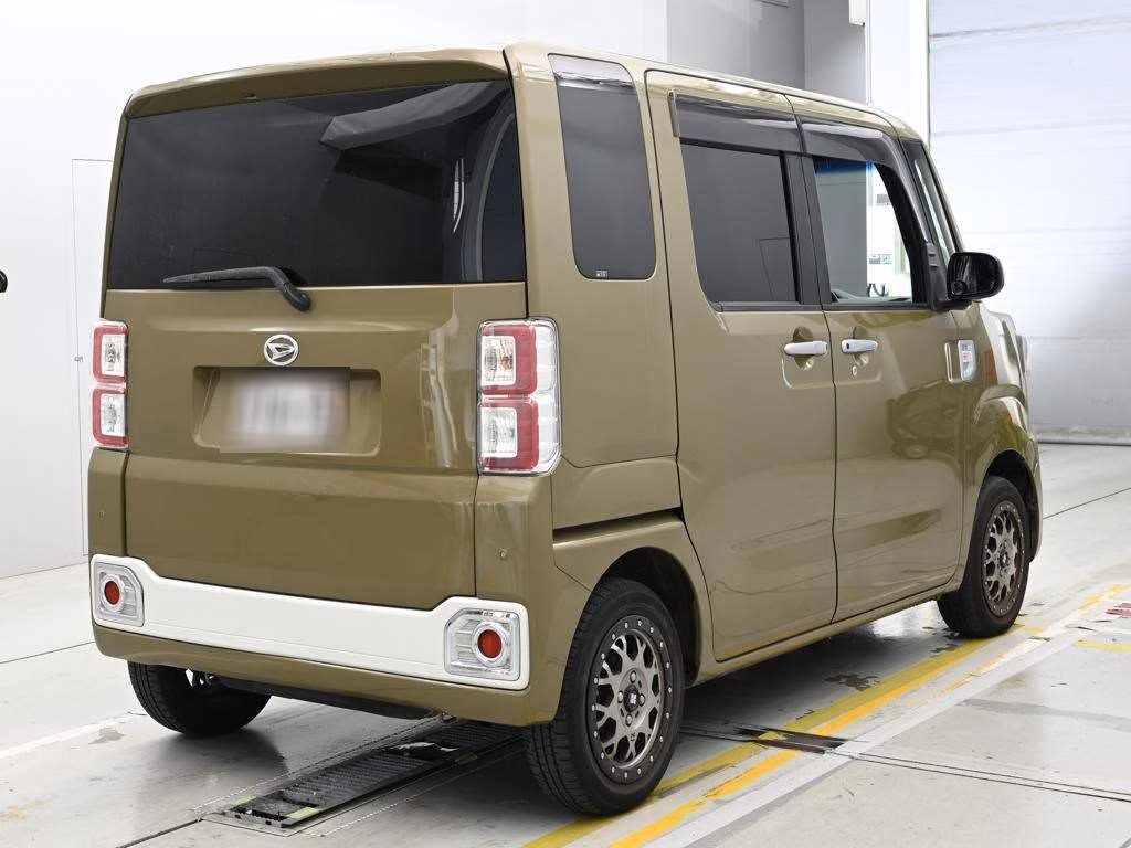 DAIHATSU WAKE