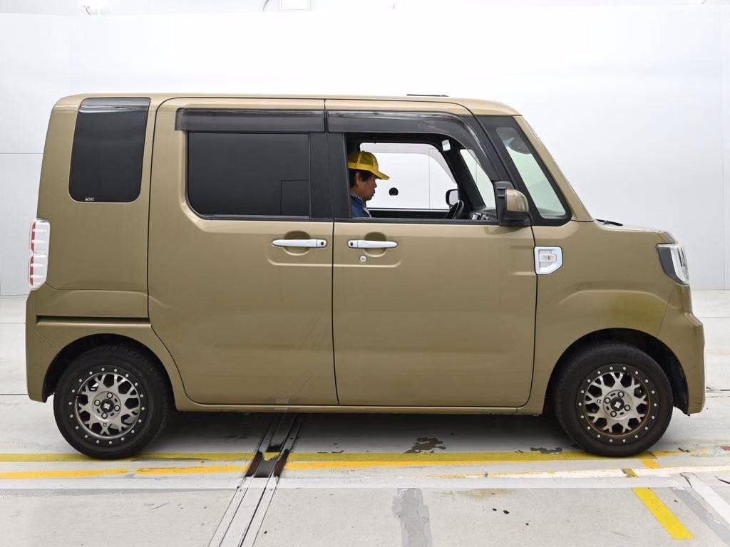 DAIHATSU WAKE