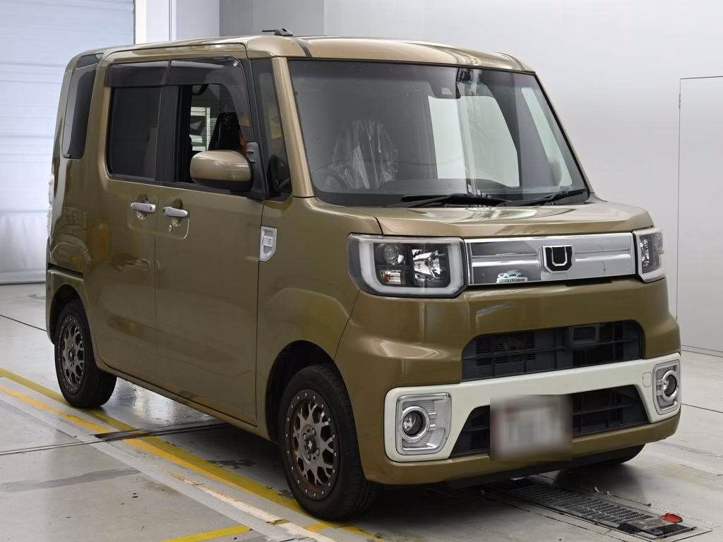DAIHATSU WAKE