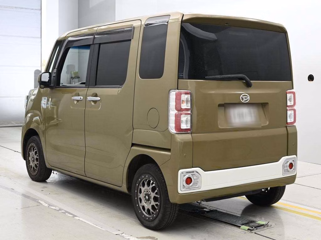 DAIHATSU WAKE