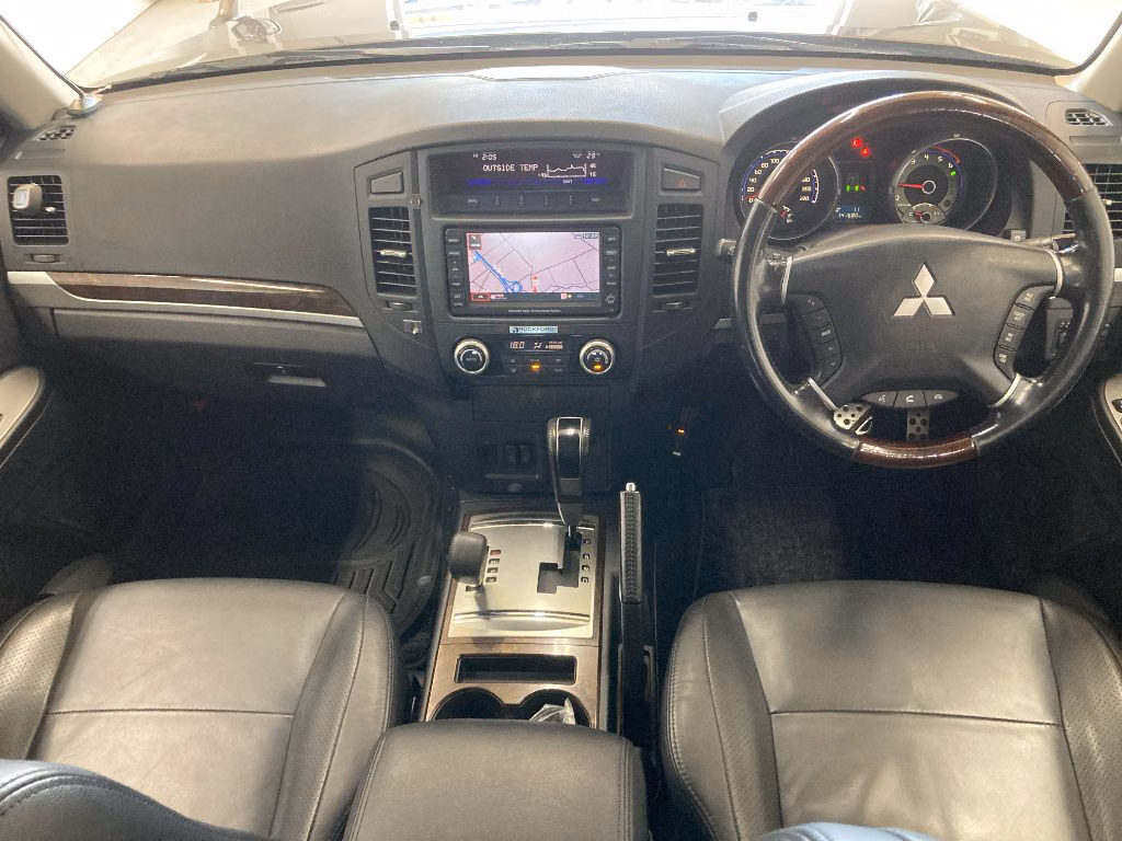 MITSUBISHI PAJERO