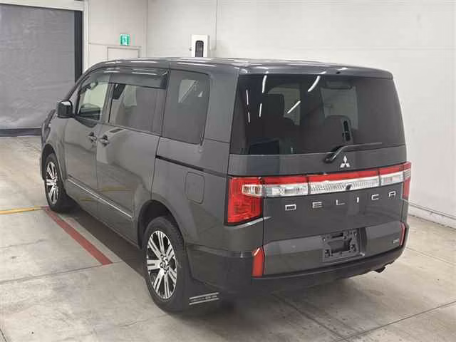 Mitsubishi Delica D:5