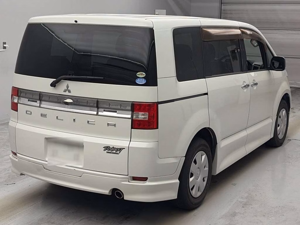 Mitsubishi Delica D:5