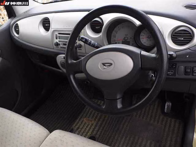 DAIHATSU MOVE LATTE