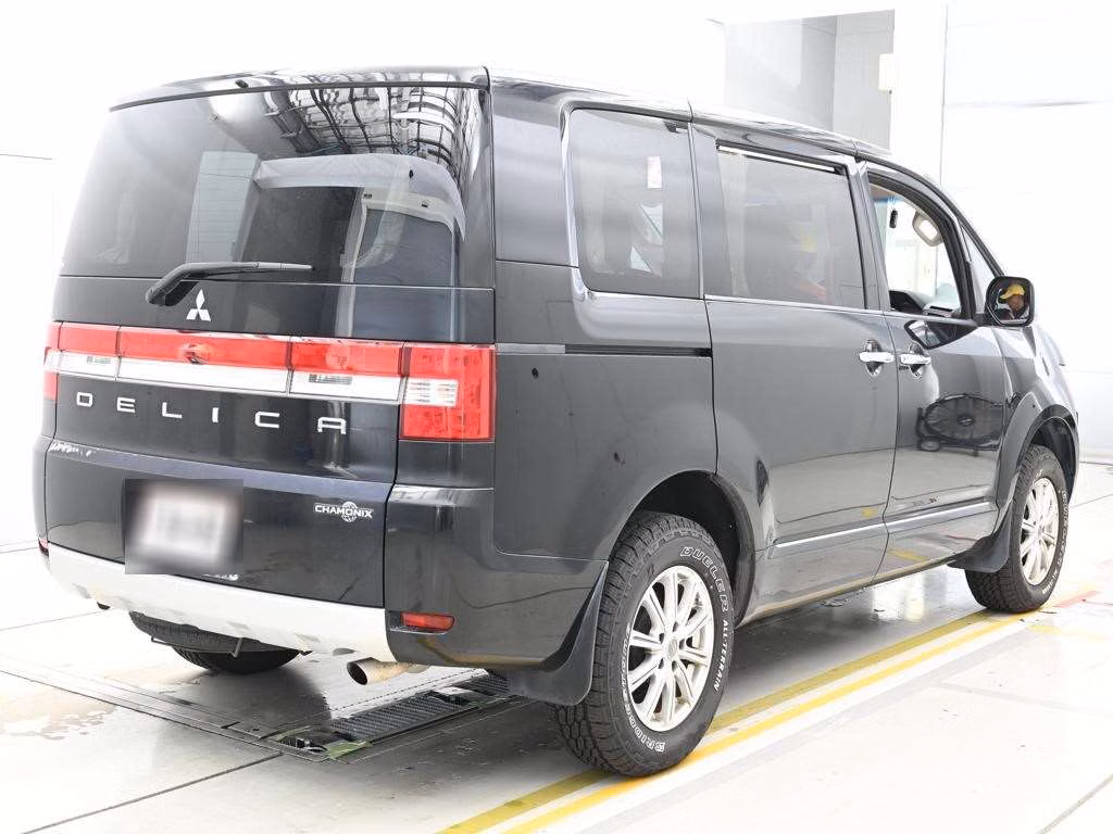 Mitsubishi Delica D:5