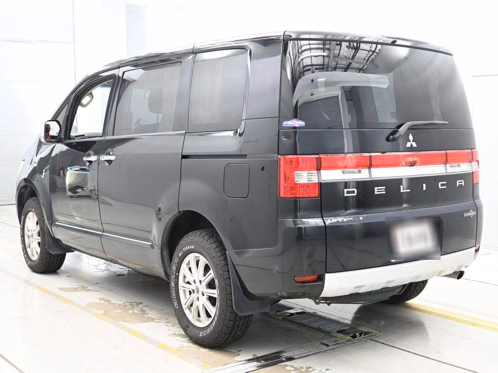 Mitsubishi Delica D:5
