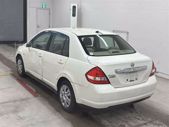 NISSAN TIIDA LATIO