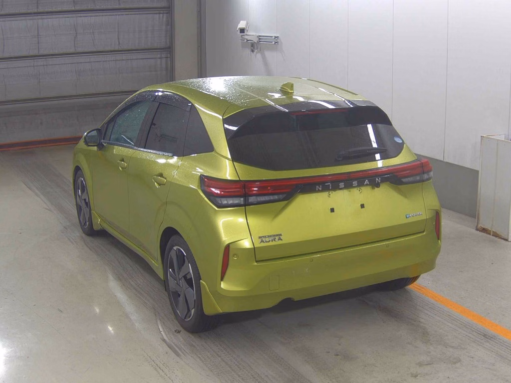 Nissan Aura