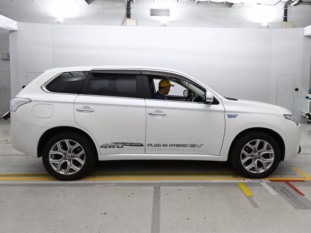 MITSUBISHI OUTLANDER