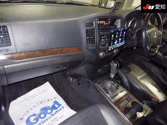 MITSUBISHI PAJERO