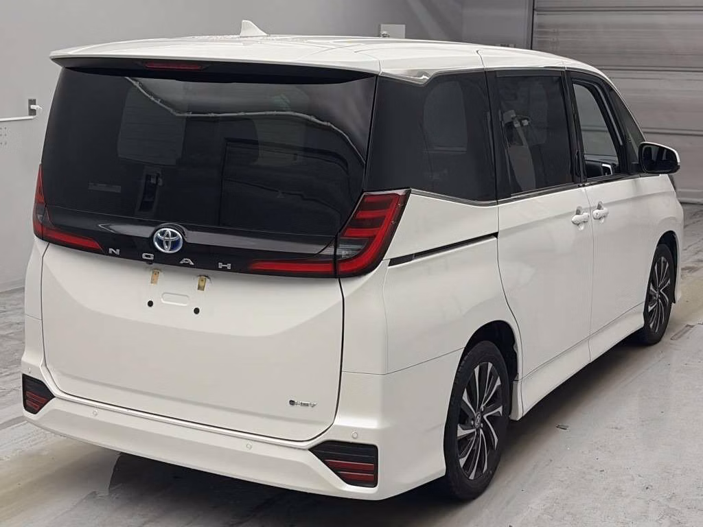 TOYOTA NOAH