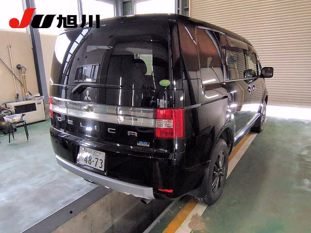 Mitsubishi Delica D:5