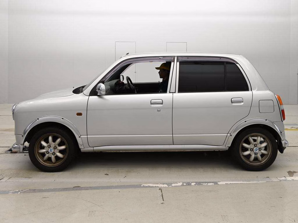 Daihatsu Mira Gino