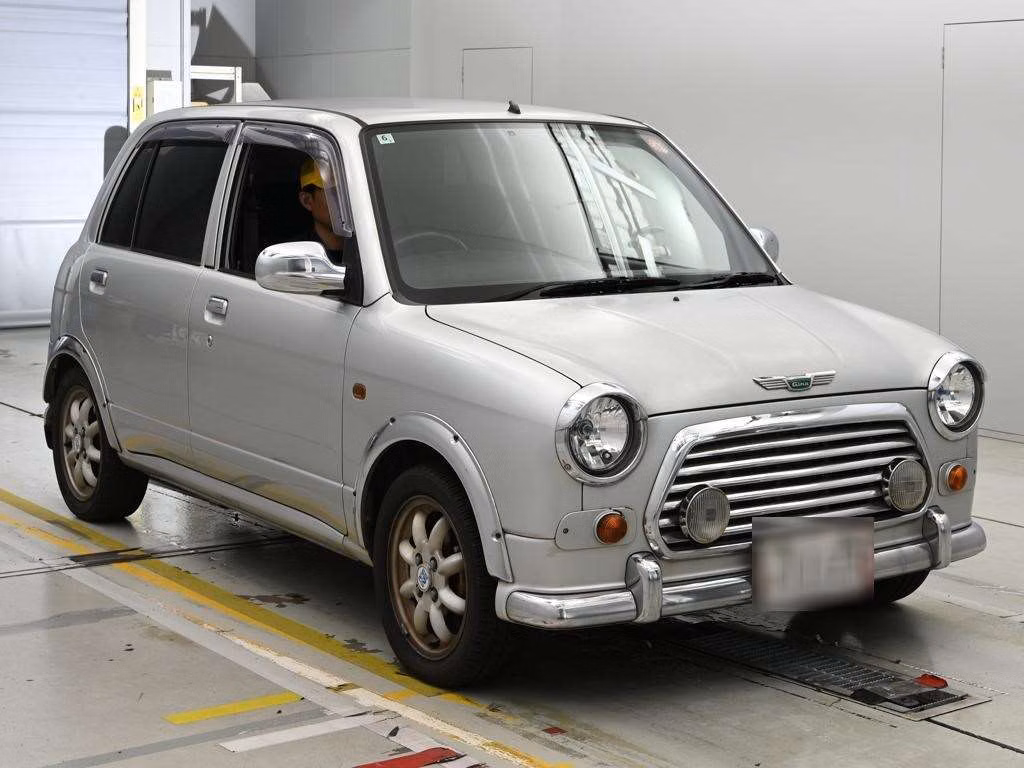 Daihatsu Mira Gino