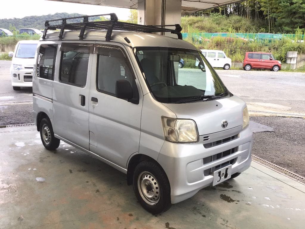 TOYOTA PIXIS VAN