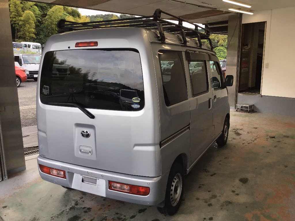 TOYOTA PIXIS VAN
