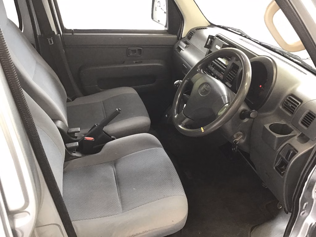 TOYOTA PIXIS VAN