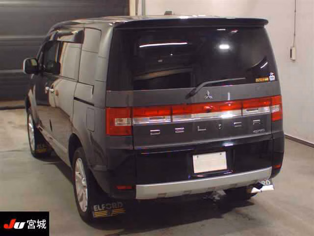 Mitsubishi Delica D:5