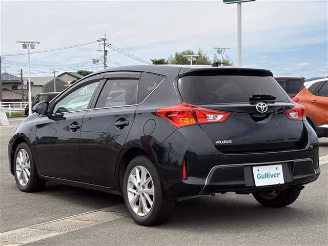 TOYOTA AURIS