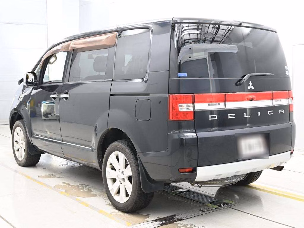 Mitsubishi Delica D:5
