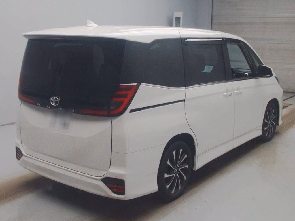 TOYOTA NOAH