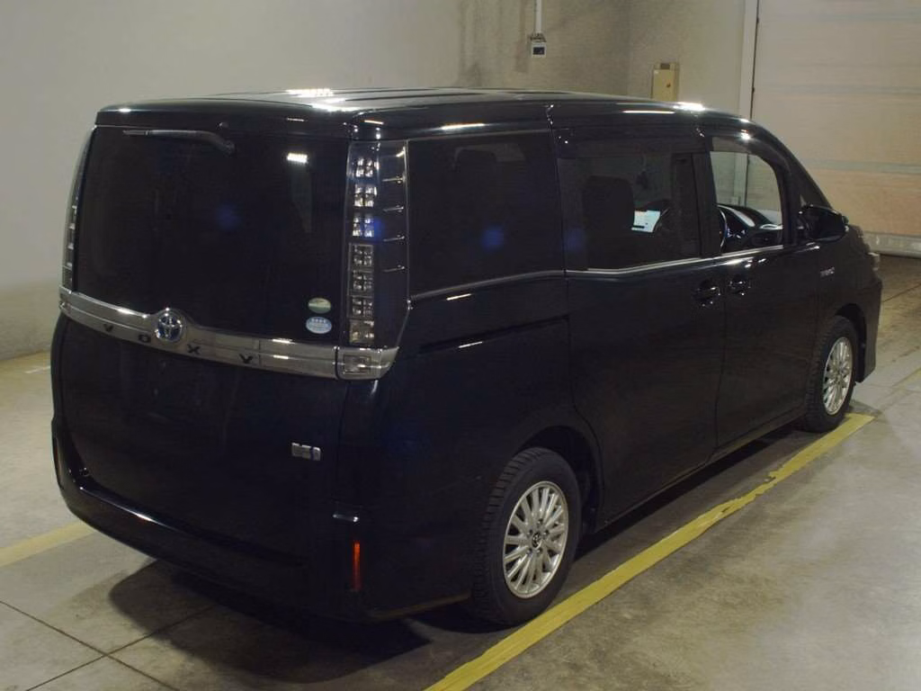TOYOTA VOXY