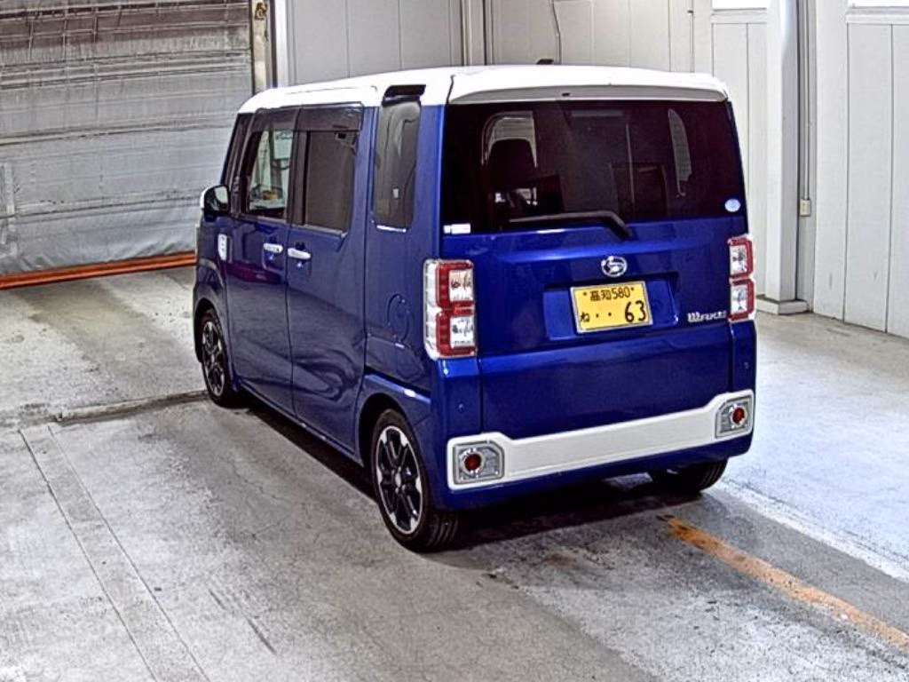 DAIHATSU WAKE