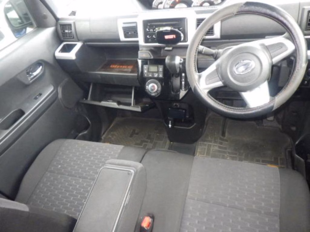 DAIHATSU WAKE