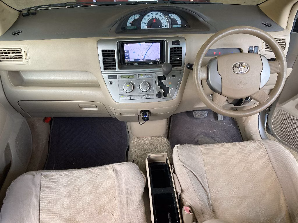 TOYOTA RAUM