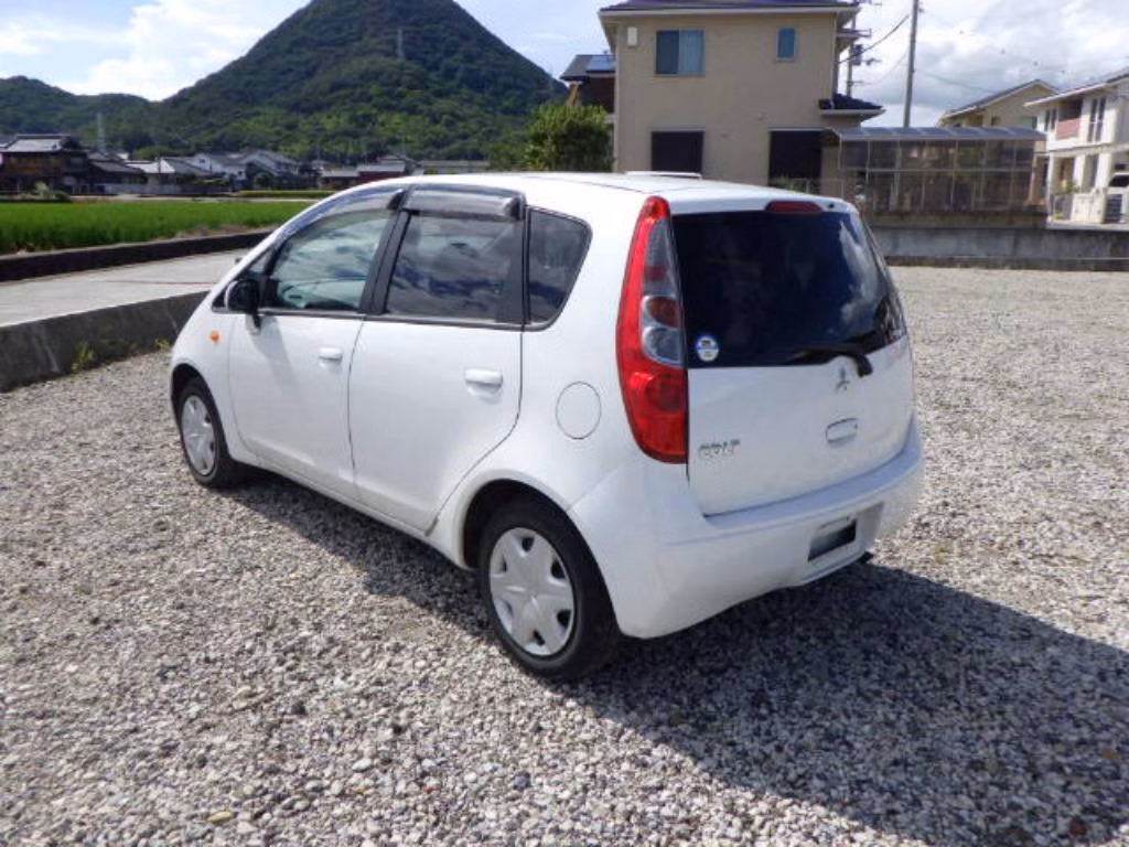 MITSUBISHI COLT