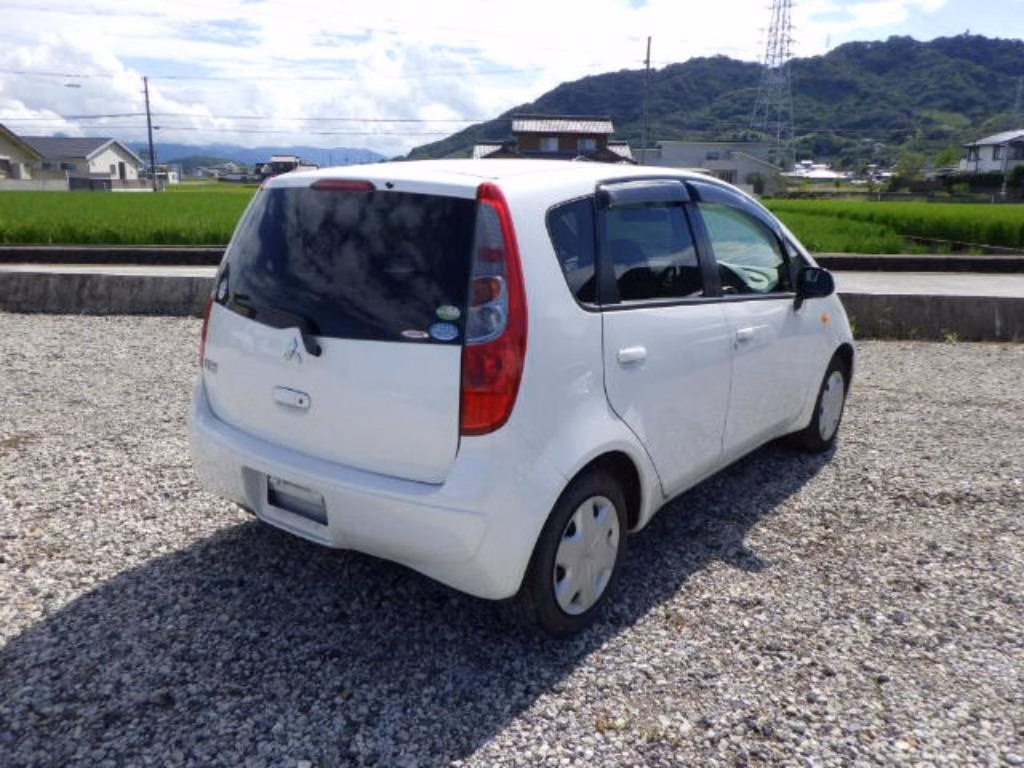 MITSUBISHI COLT