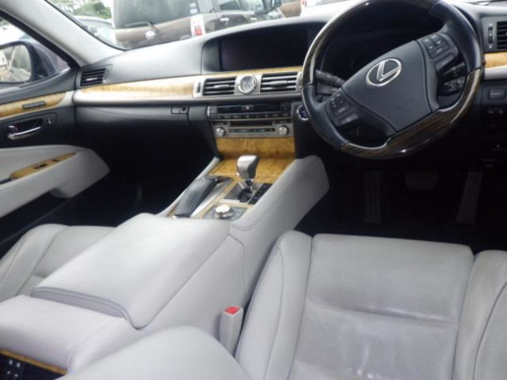 Lexus LS600h