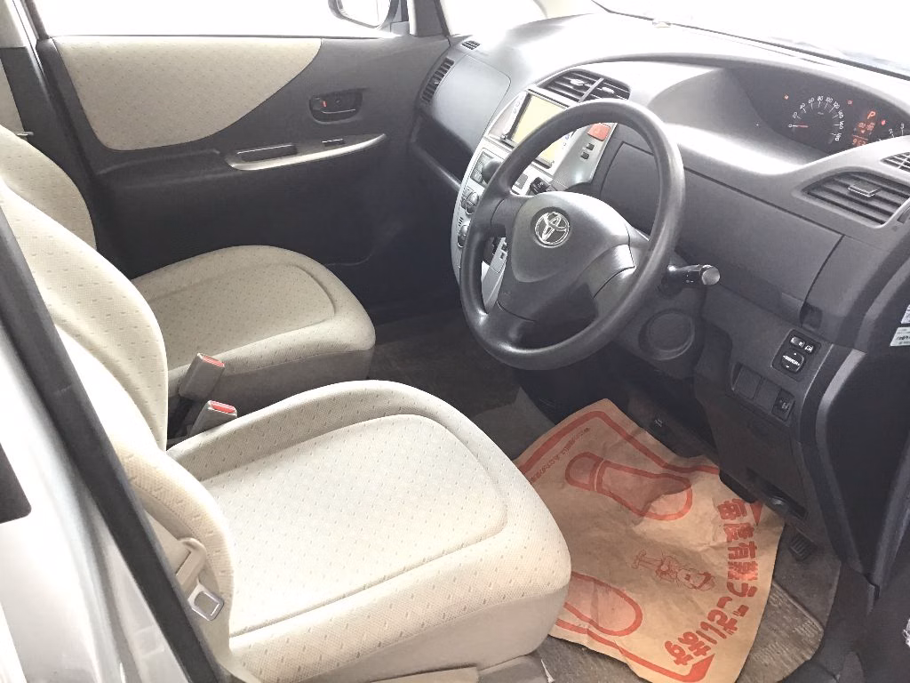 TOYOTA RACTIS