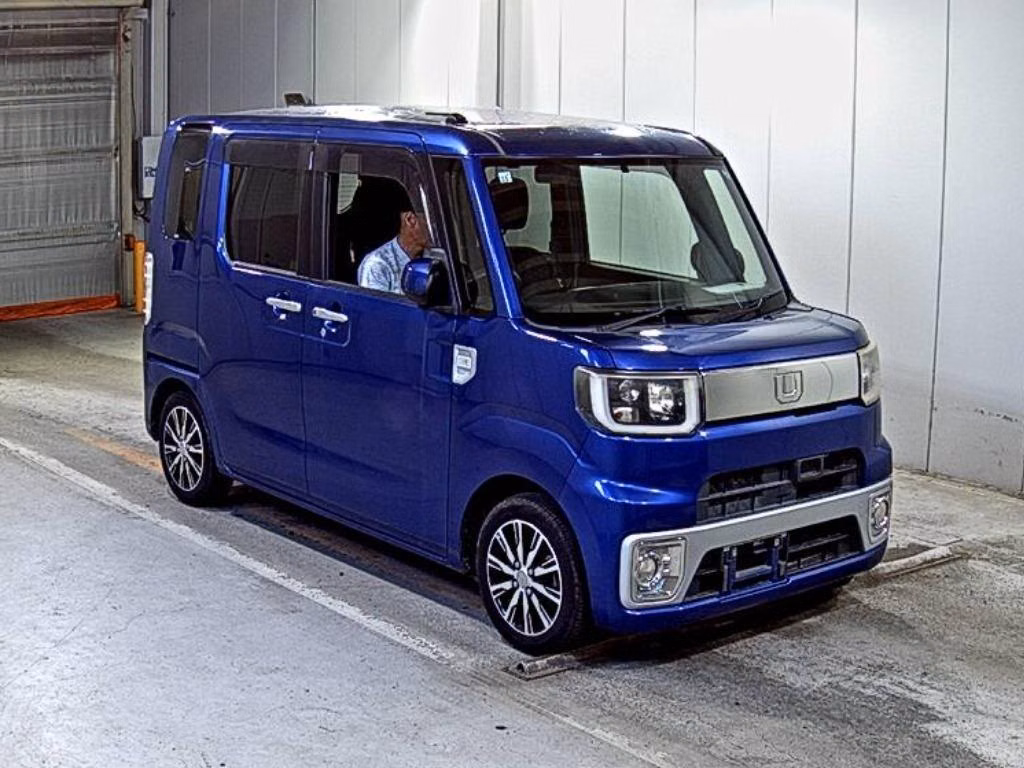 DAIHATSU WAKE
