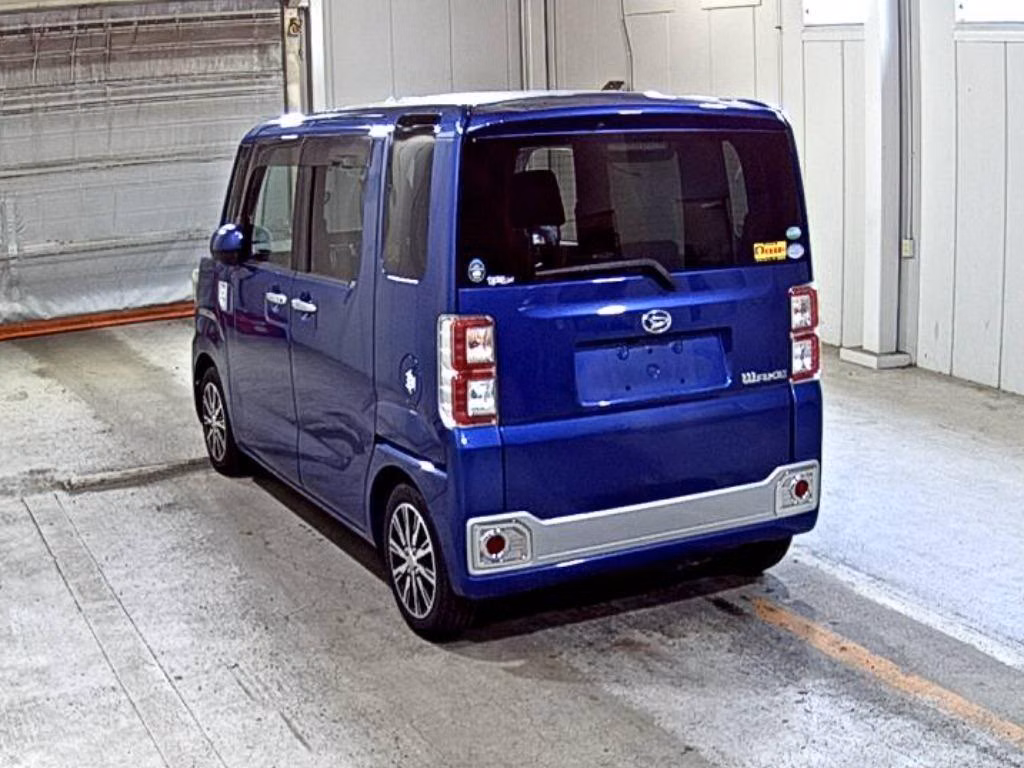 DAIHATSU WAKE