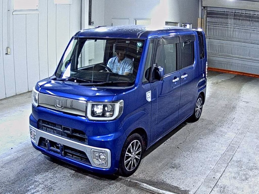 DAIHATSU WAKE