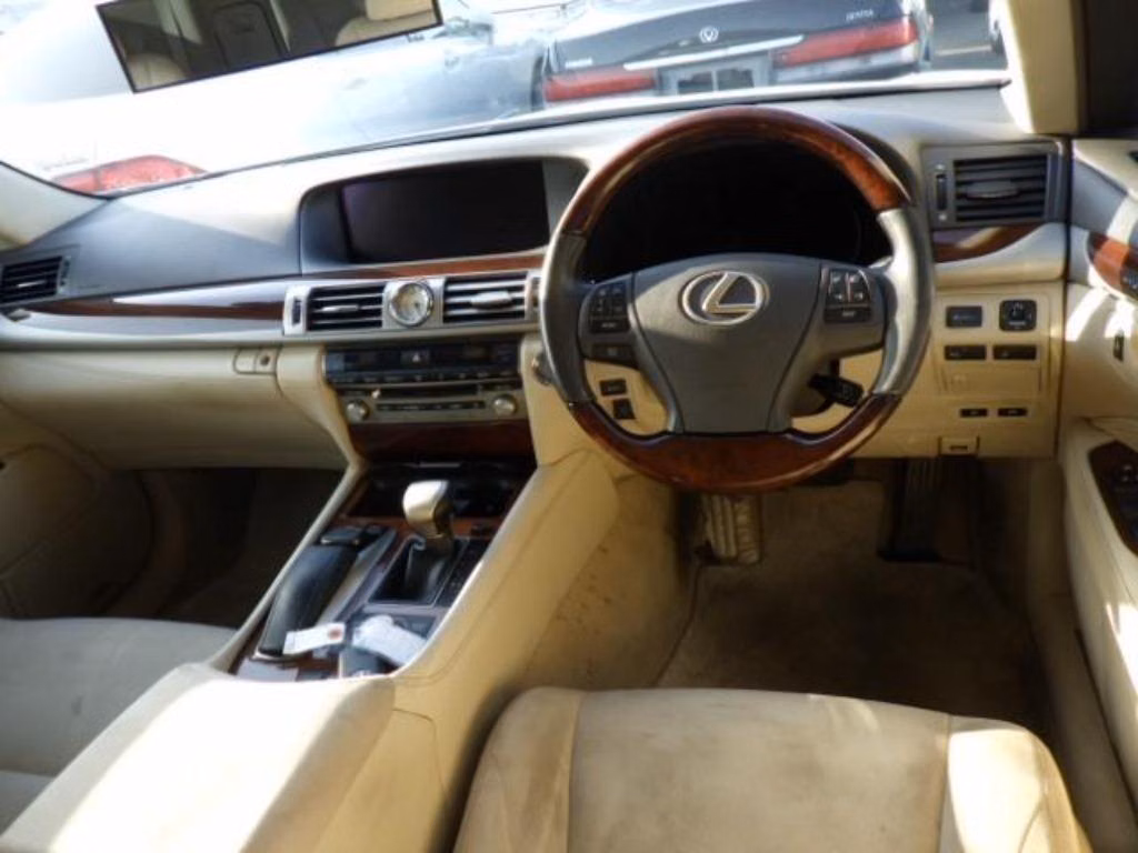 Lexus LS460
