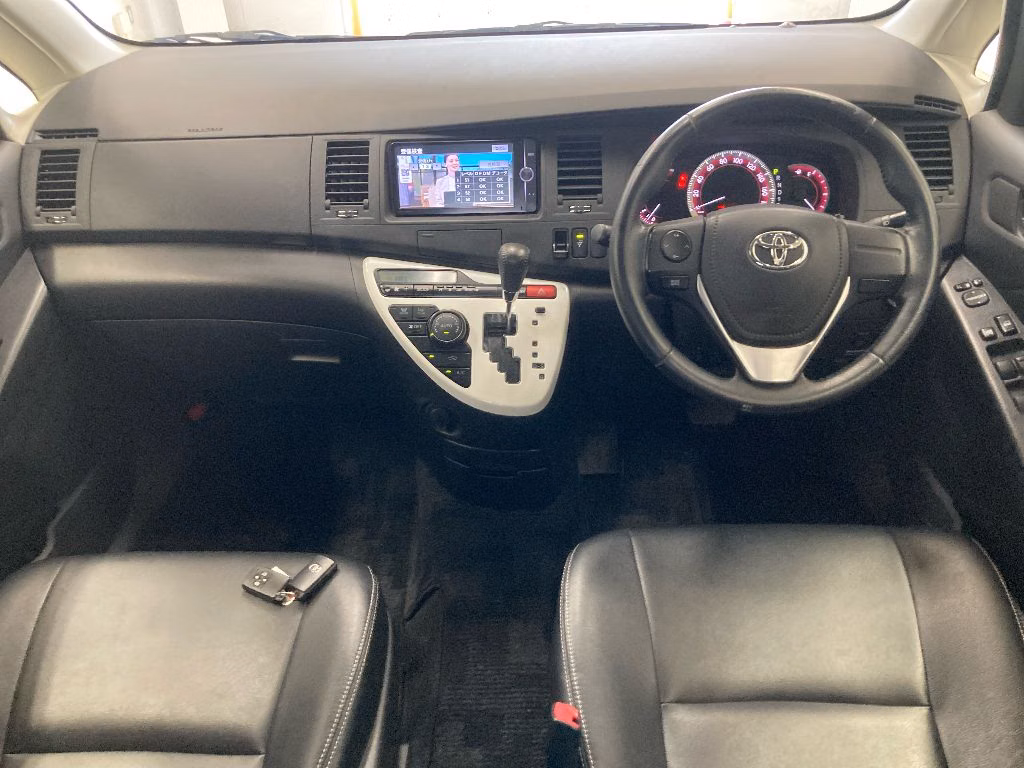 TOYOTA ISIS