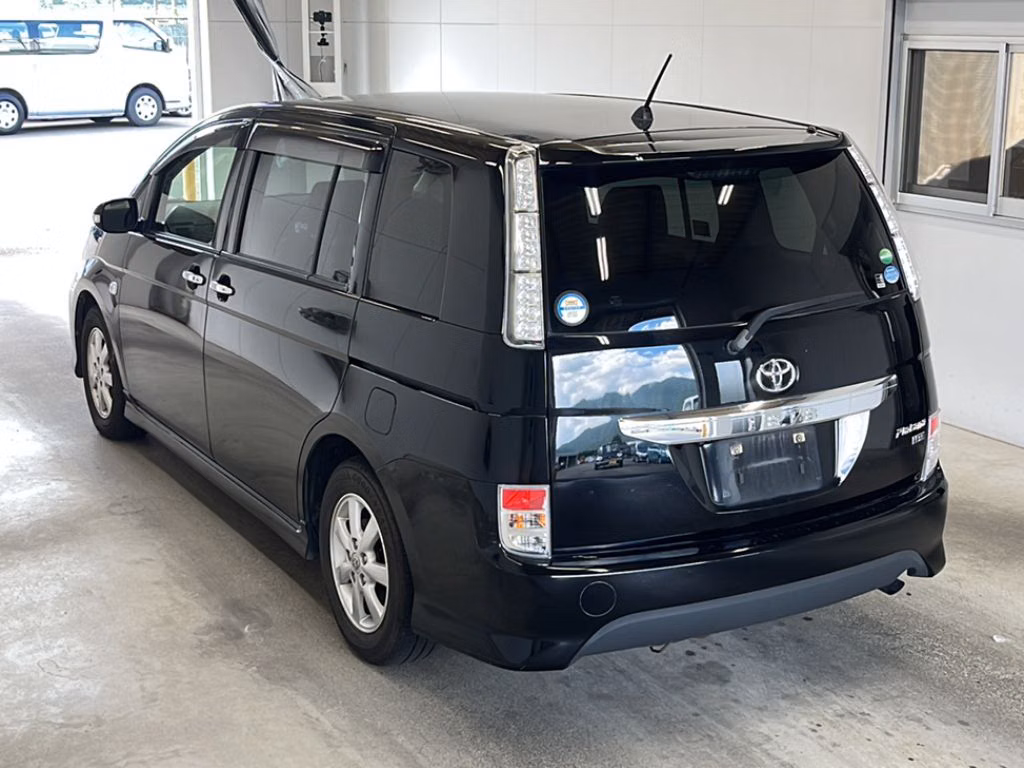 TOYOTA ISIS