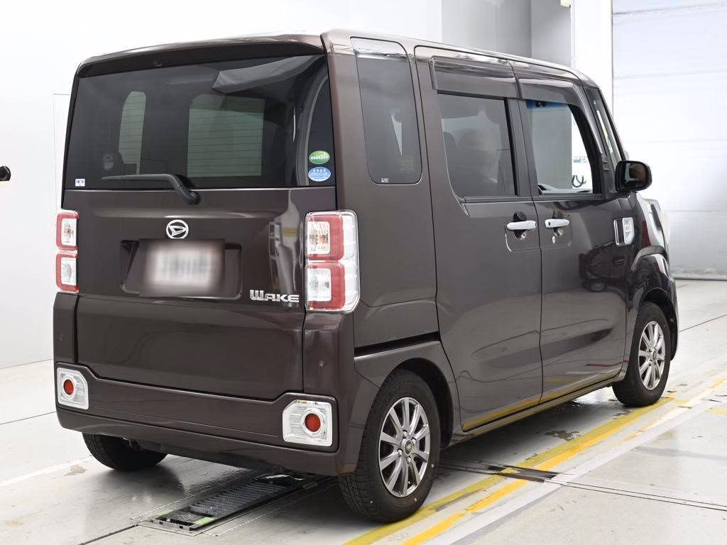 DAIHATSU WAKE