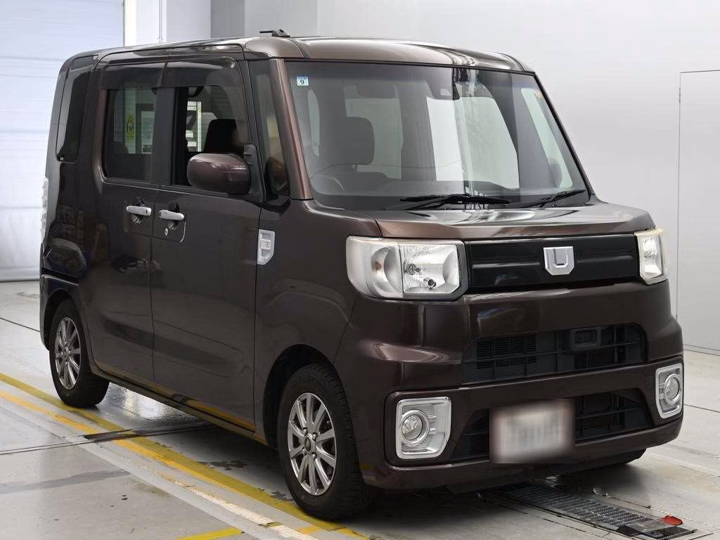 DAIHATSU WAKE