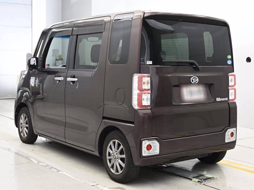 DAIHATSU WAKE