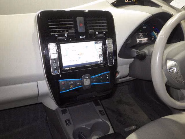 NISSAN LEAF