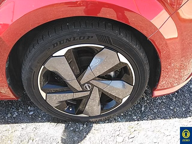 Nissan Aura